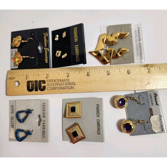 Lot Of 7 Pierced Vintage Fashion Earrings Gold Toned Dangling Blue Red Black - Picture 9 of 9